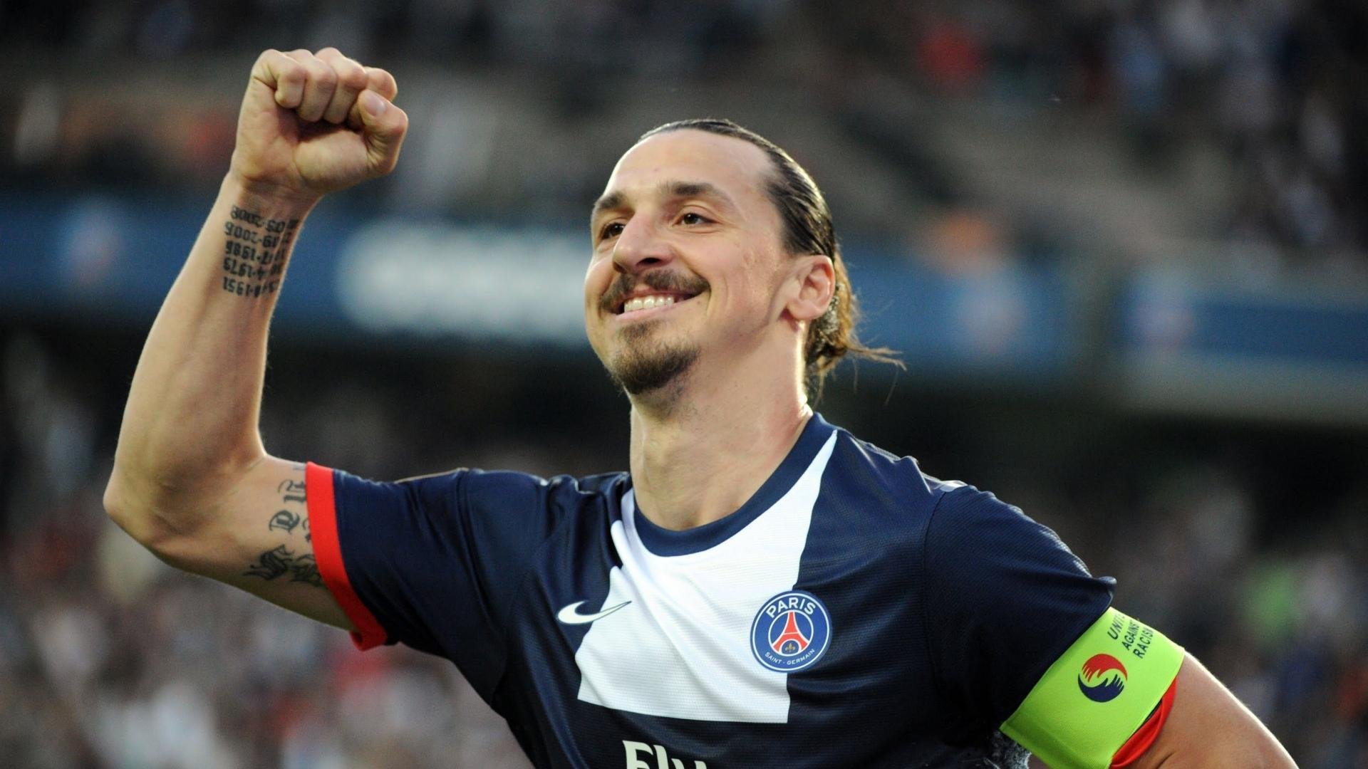 “团队力量：幕后英雄的坚韧不拔”，团队的精英